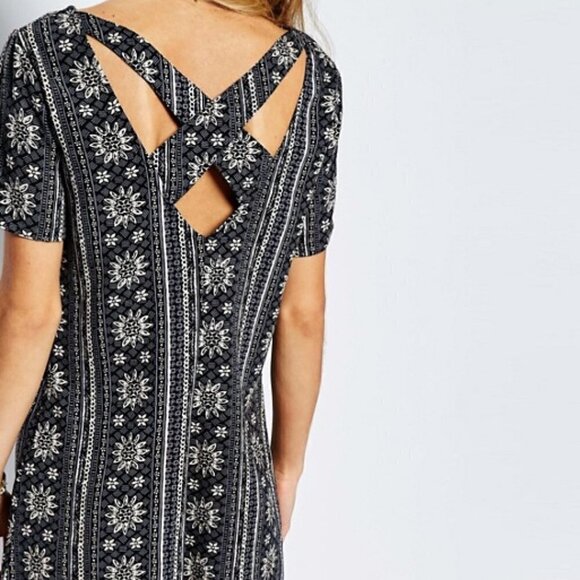 Hollister Border Print Mini Dress With Cross Back Size Small - Picture 2 of 10